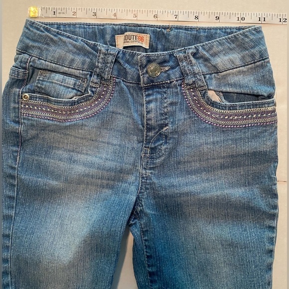 Route 66 Girls Size 10 Embellished Medium Wash Denim Bermuda Shorts - Picture 4 of 6